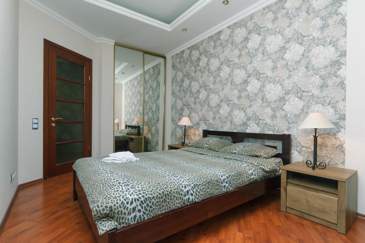 Two Bedroom Apartment On Kreschatik, Kyiv Center With Great View Exterior photo
