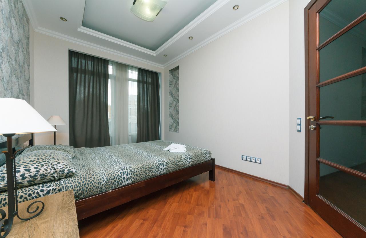 Two Bedroom Apartment On Kreschatik, Kyiv Center With Great View Exterior photo